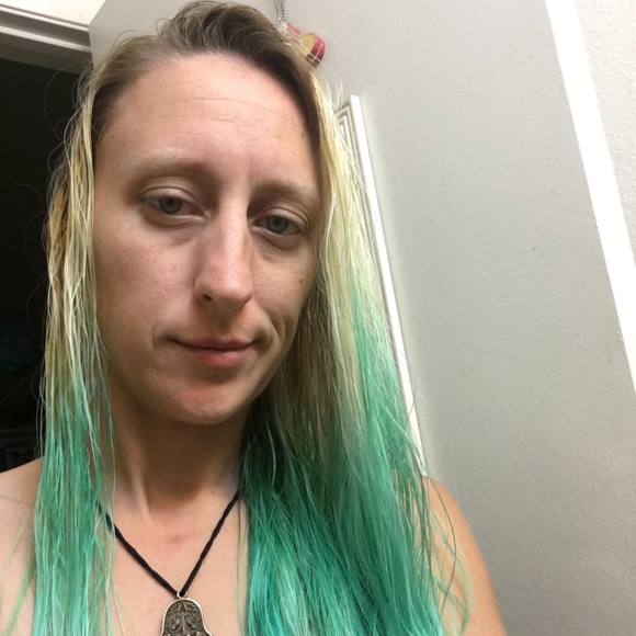 Meet your Posher, Jessica - Picture 1 of 1